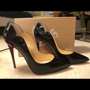 Hot chick 100 black Louboutins